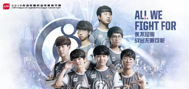 阿卡凭借青 阿卡凭借青